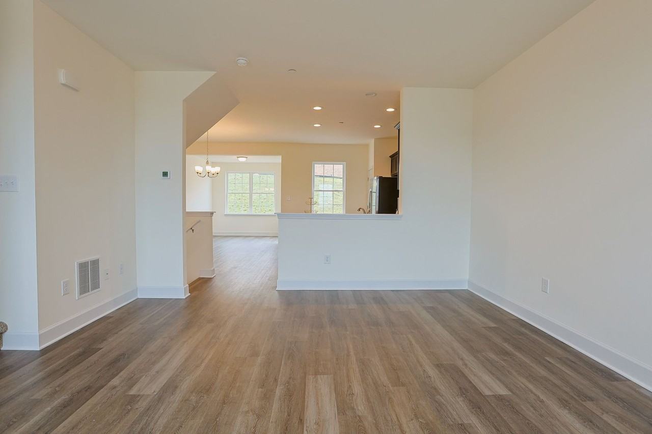 192 Holstein Dr - Photo 3 of 9