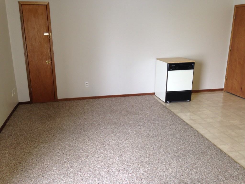 106 Central Avenue West - Photo 3 of 8