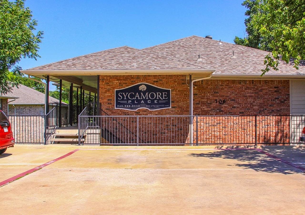 706 W. Sycamore St. Sharika Investments - Photo 4 of 13