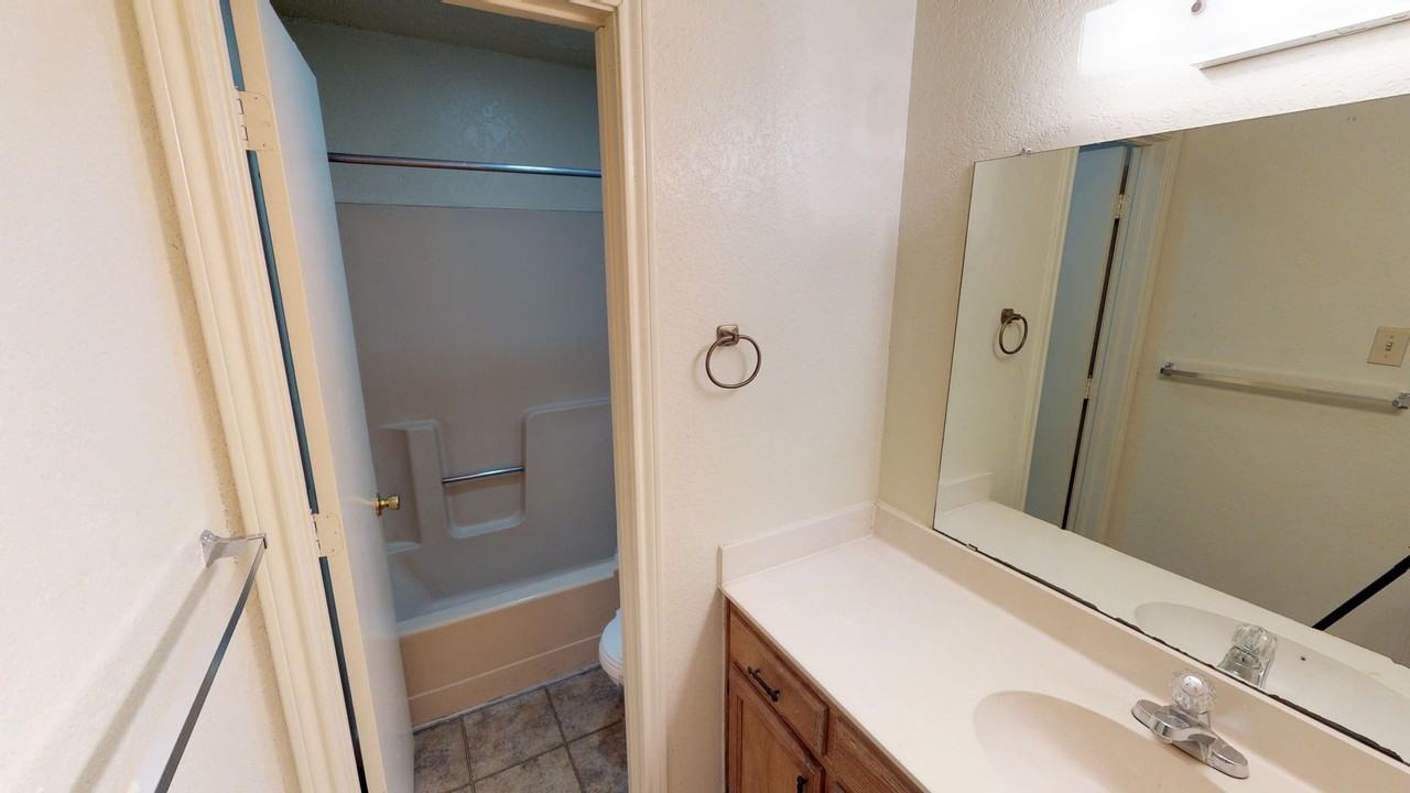 706 W. Sycamore St. Sharika Investments - Photo 5 of 13