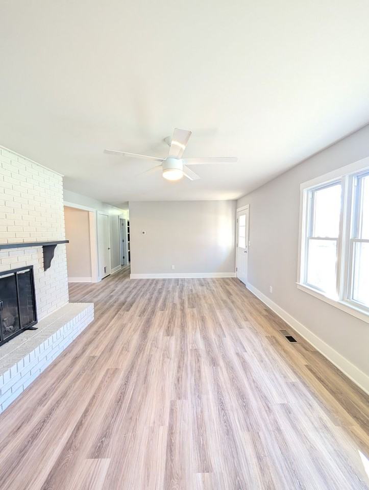 10 North Hudson Lane - Photo 3 of 21