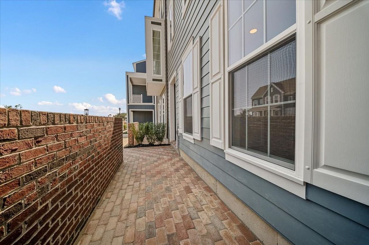 330 Highbridge Ln - Photo 2 of 31