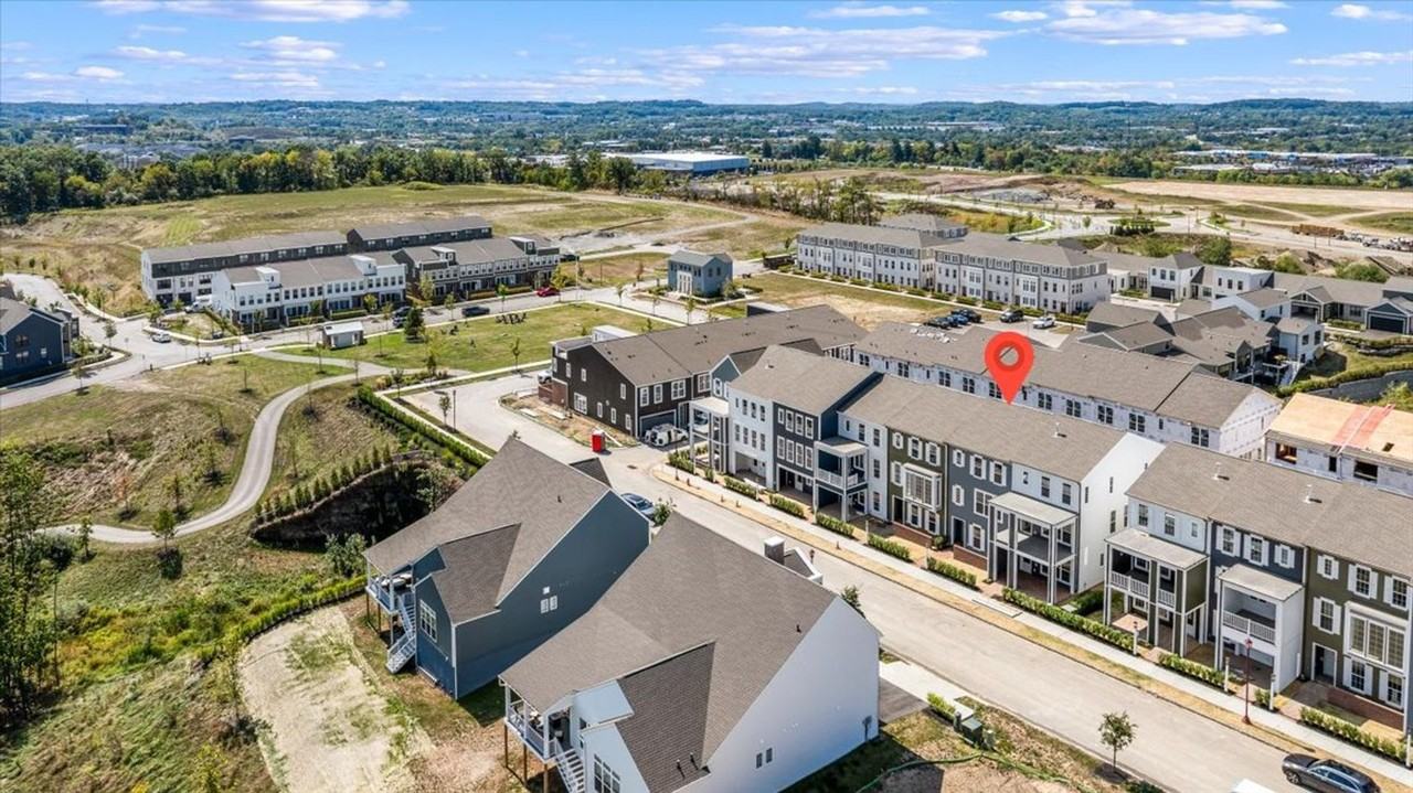 330 Highbridge Ln - Photo 5 of 31