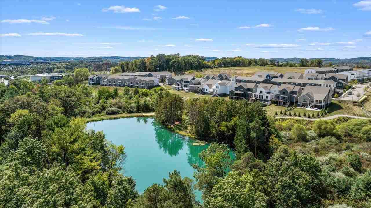 330 Highbridge Ln - Photo 6 of 31