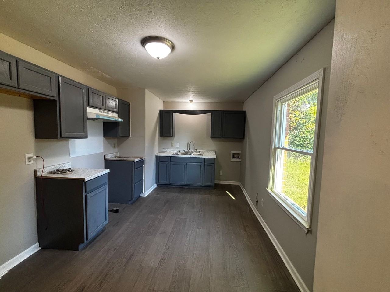 5548 Livingston Dr - Photo 3 of 13