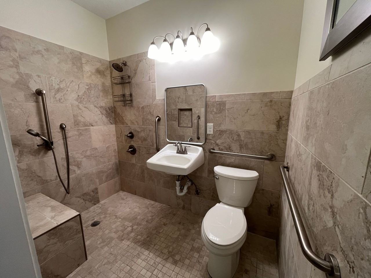 28 Chatelaine Cir Se - Photo 7 of 11