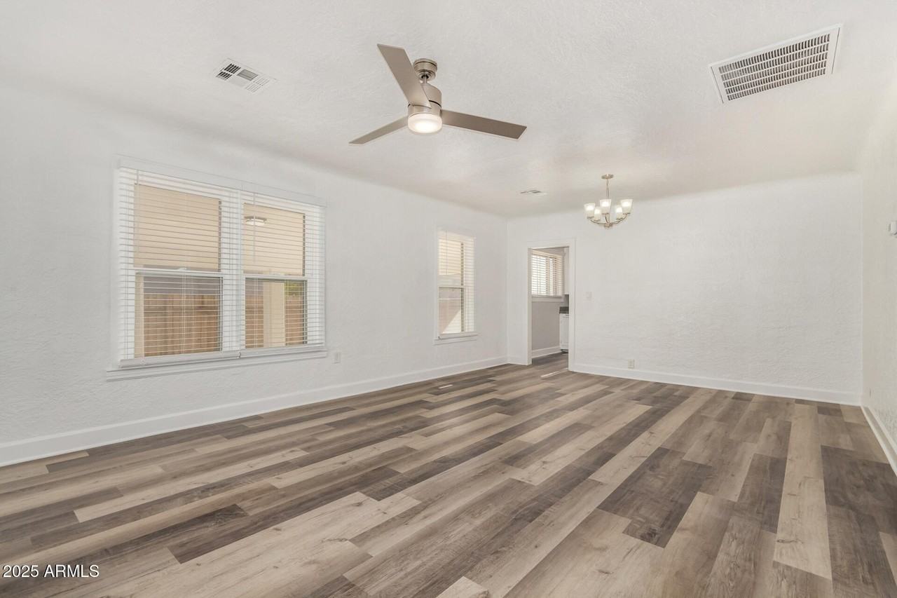 423 E Crescent Ave - Photo 7 of 33