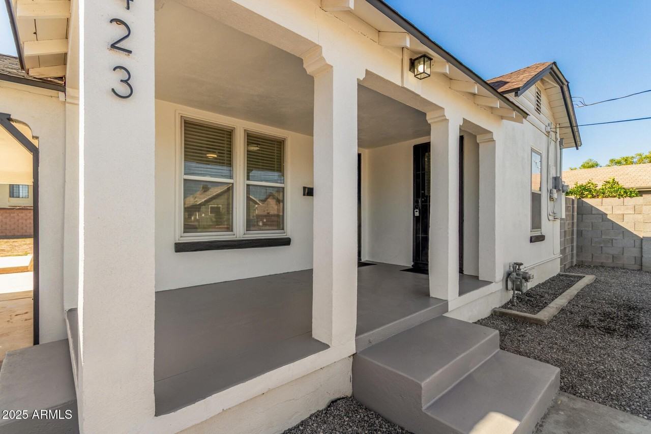 423 E Crescent Ave - Photo 6 of 33