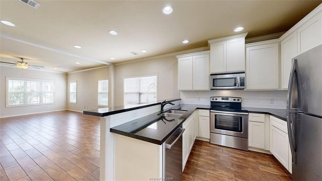 106 Richards St - Photo 7 of 30