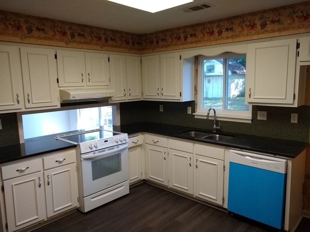 5409 Shanna Court - Photo 3 of 11