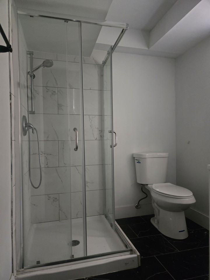 2325 W Rice St #1R - Photo 6 of 11