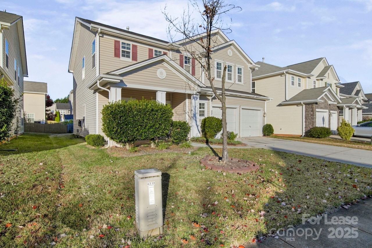 6223 Woodland Commons Dr - Photo 3 of 43