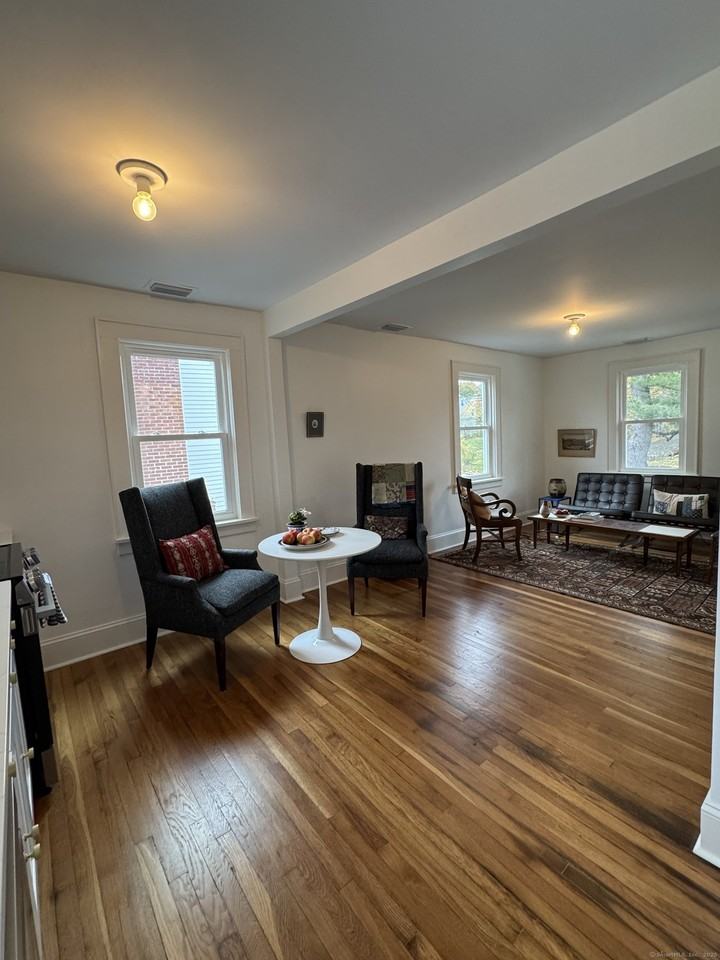 43 Hoyt Street - Photo 4 of 9