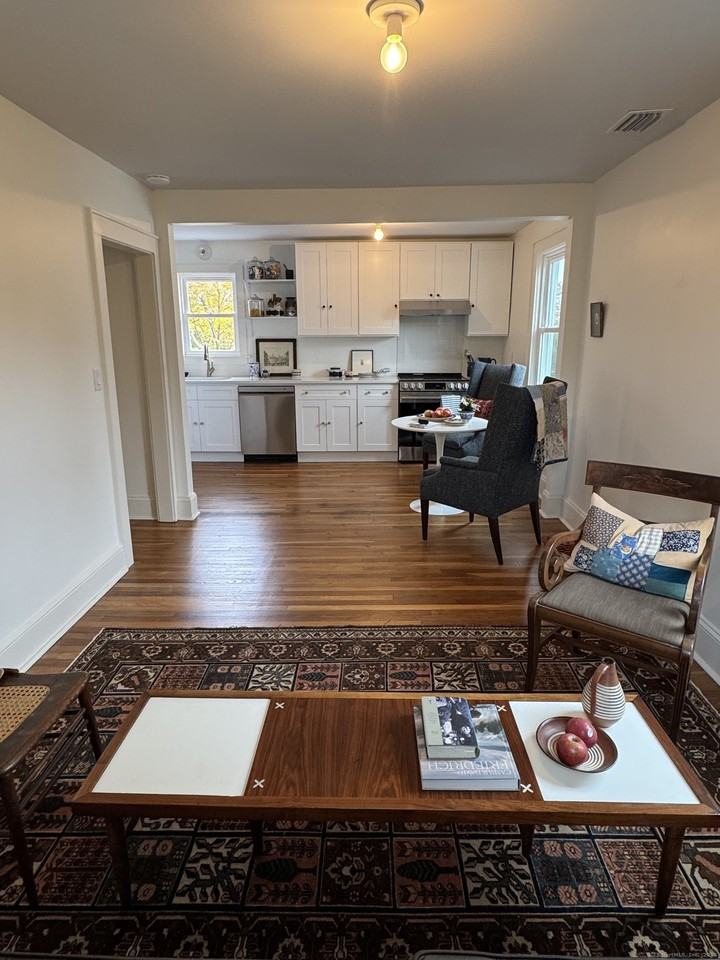 43 Hoyt Street - Photo 5 of 9