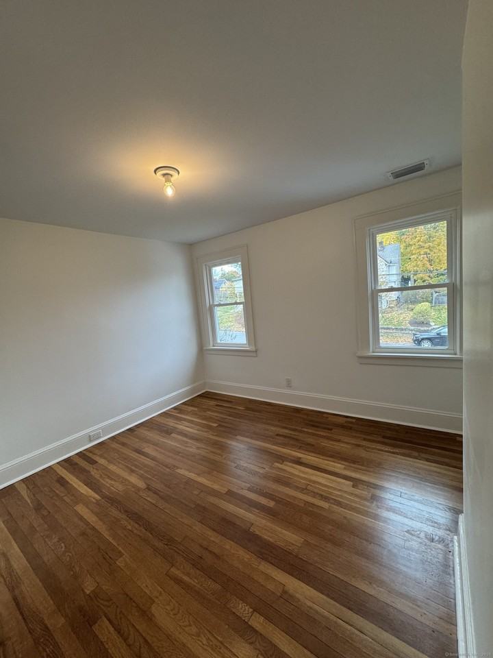 43 Hoyt Street - Photo 7 of 9