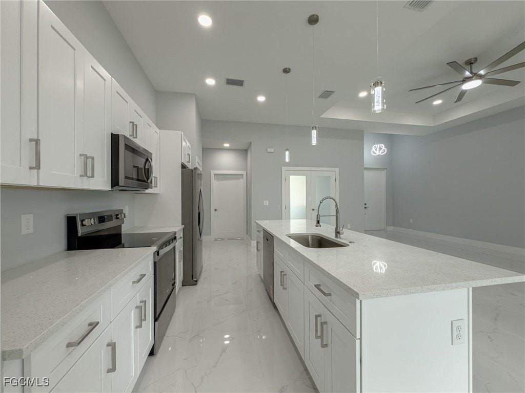 6137 Higgins Ave - Photo 6 of 32