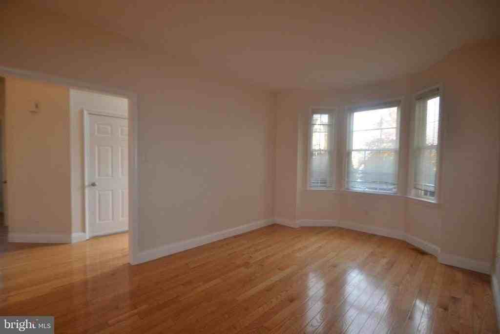 105 Bolton Ct - Photo 3 of 24