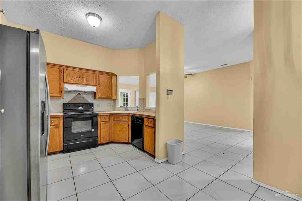 3816 Martin Ave - Photo 4 of 29