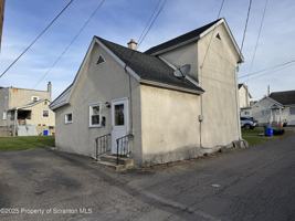 featured image of 913 S Webster Ave Rear S