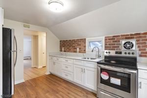 featured image of 154 Oakwood Ave #3