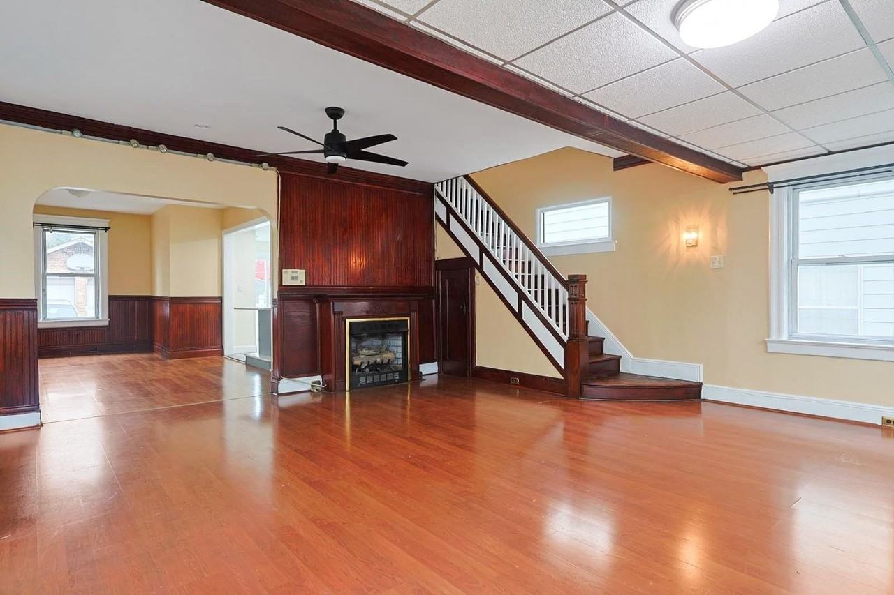 711 74th St - Photo 3 of 29