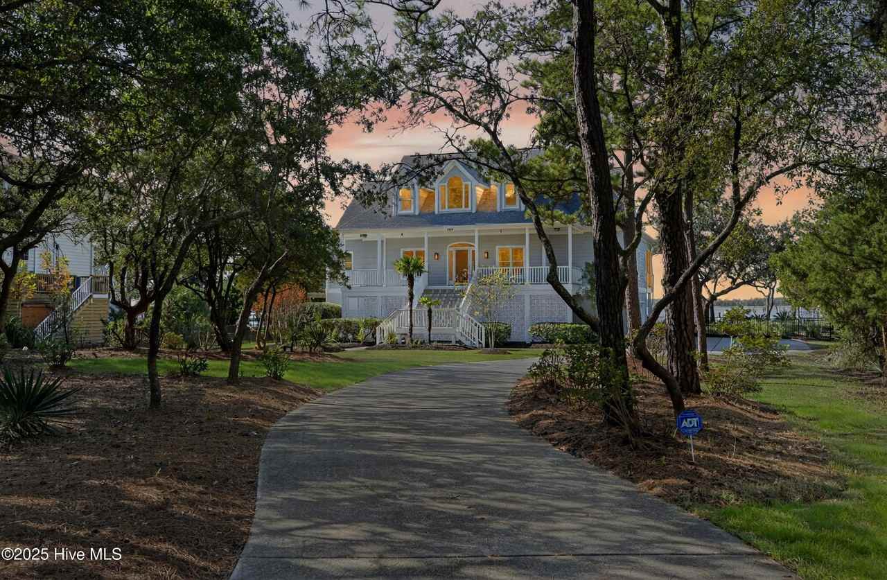 8824 Shipwatch Dr - Photo 2 of 50