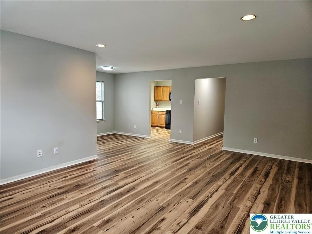 1876 Mansfield St - Photo 6 of 19