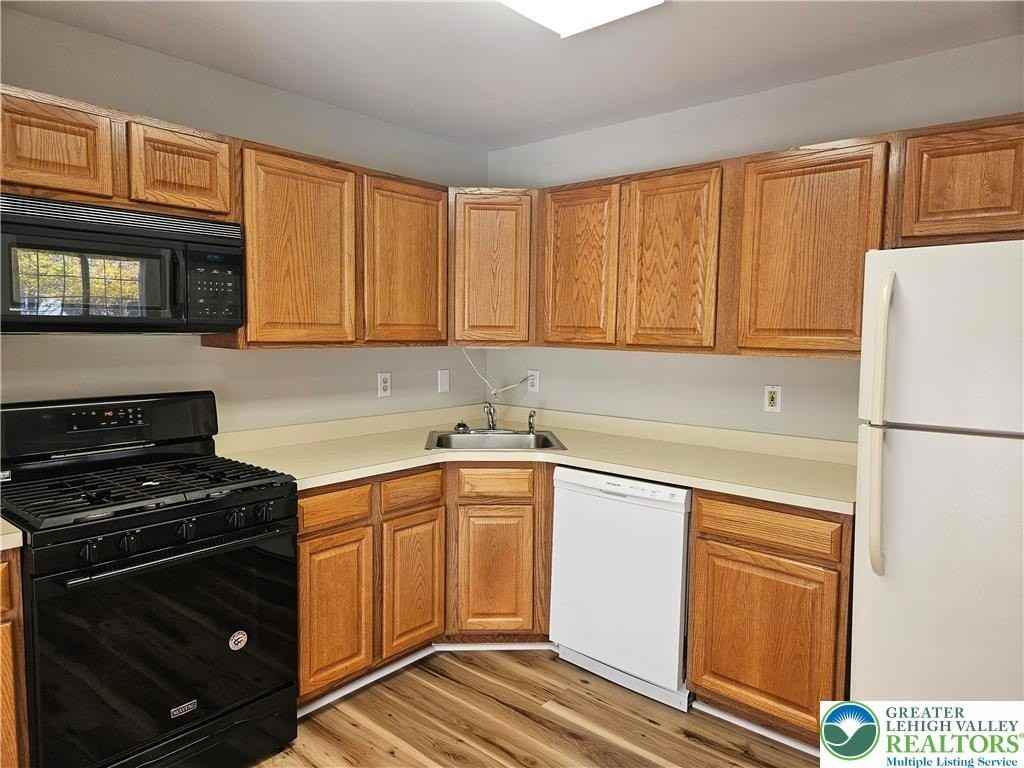 1876 Mansfield St - Photo 7 of 19