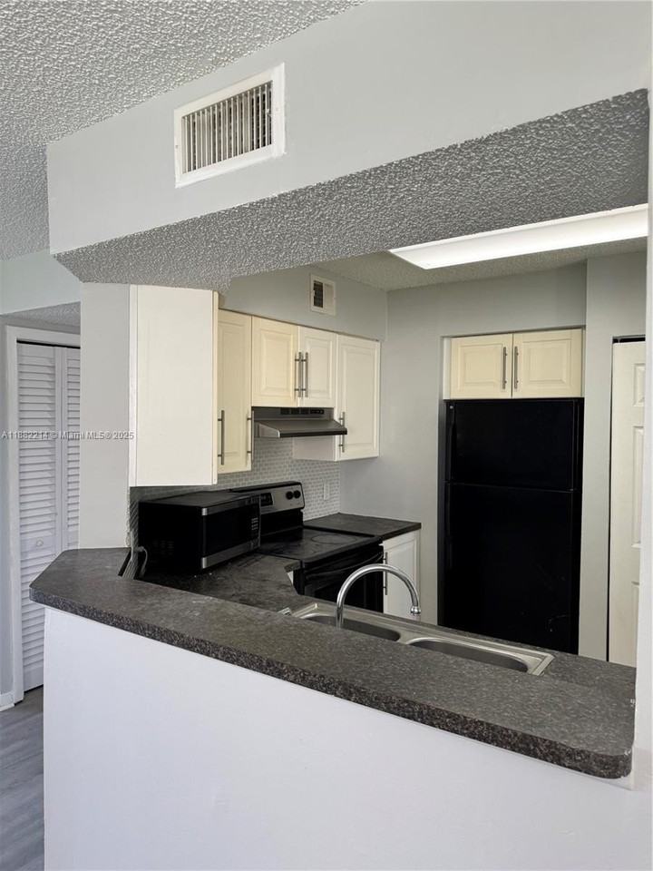 3405 Nw 44th St #101 - Photo 2 of 43