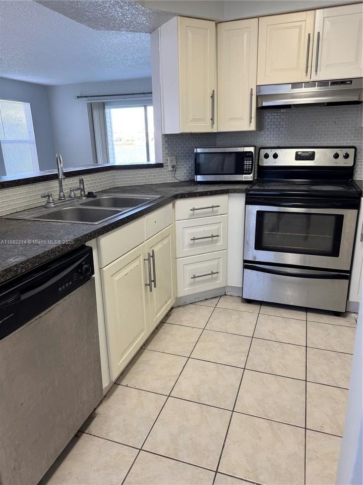 3405 Nw 44th St #101 - Photo 3 of 43