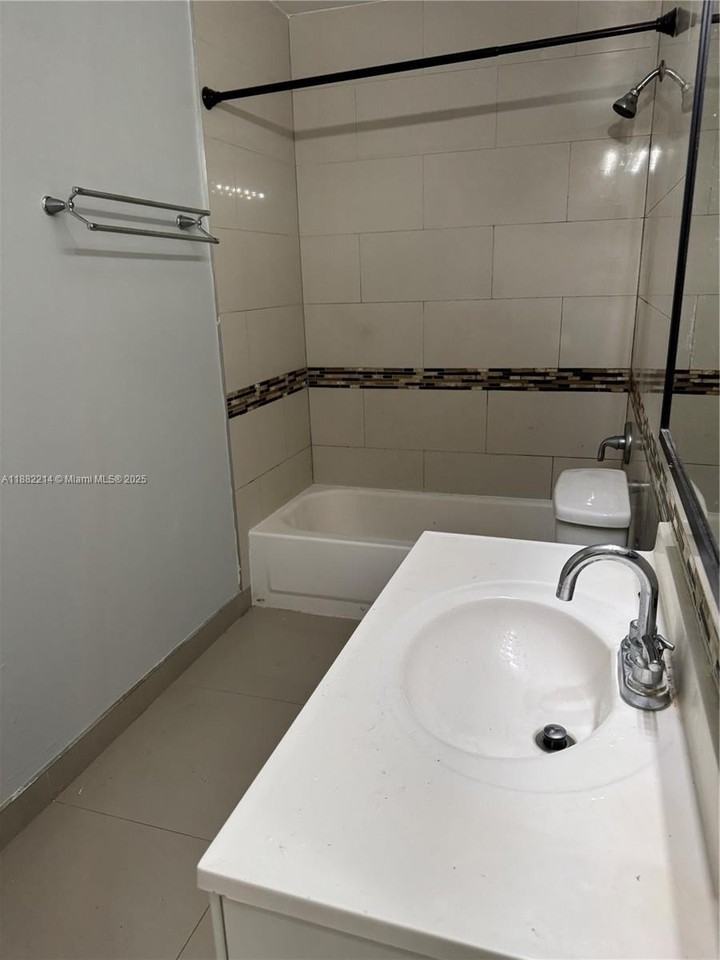 3405 Nw 44th St #101 - Photo 7 of 43