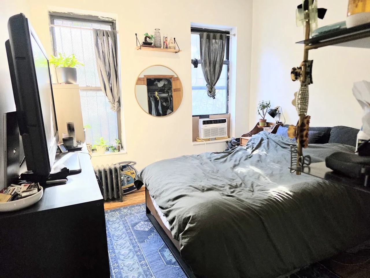 6th St #5 - Photo 2 of 8