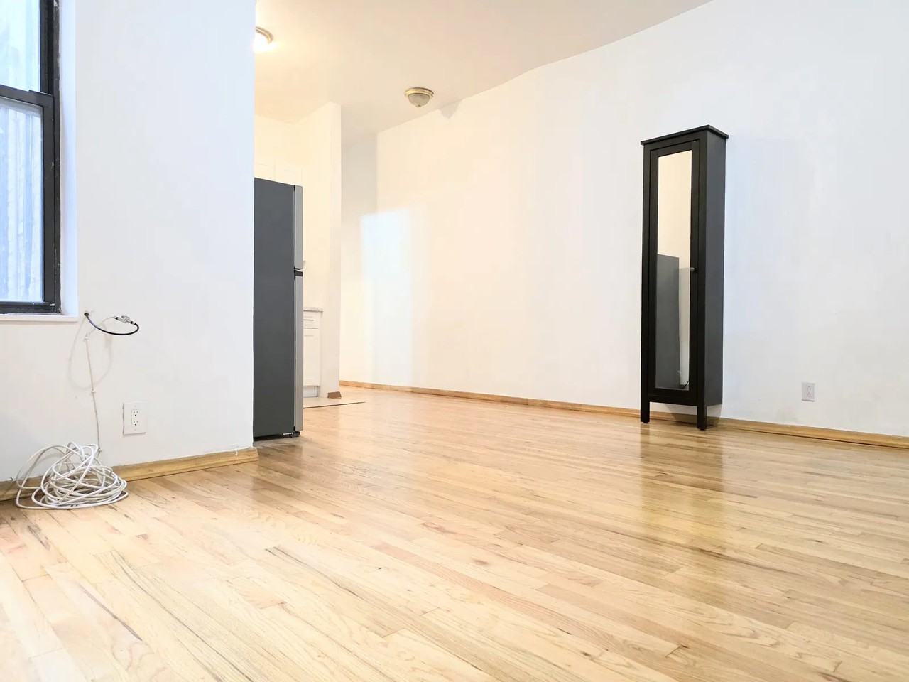 6th St #5 - Photo 3 of 8