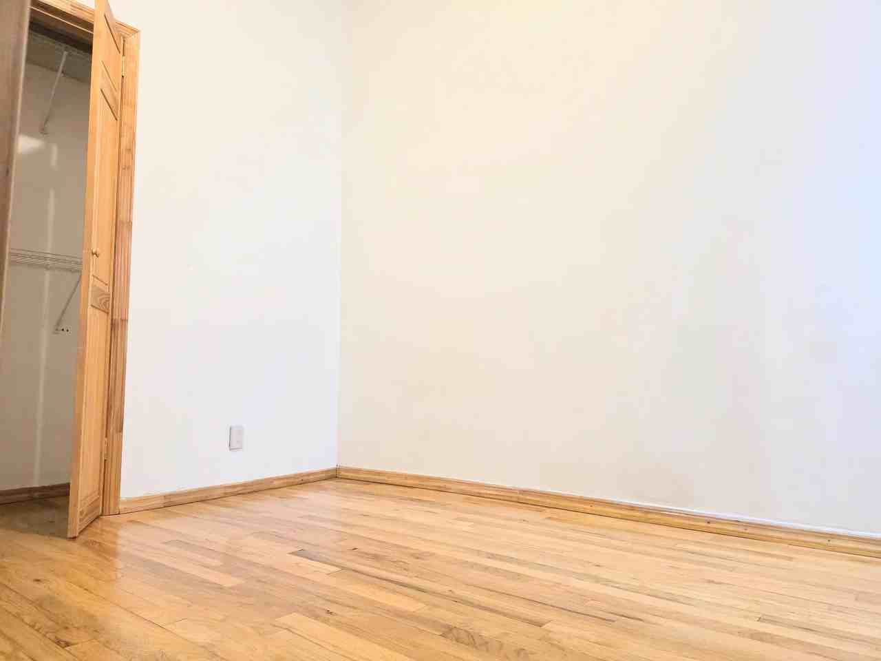 6th St #5 - Photo 5 of 8