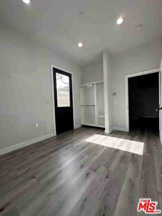 6829 Bellaire Ave - Photo 2 of 8