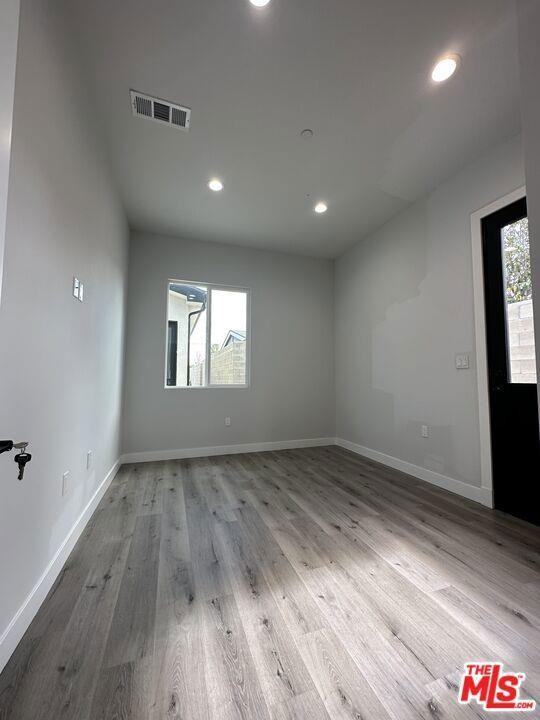 6829 Bellaire Ave - Photo 3 of 8