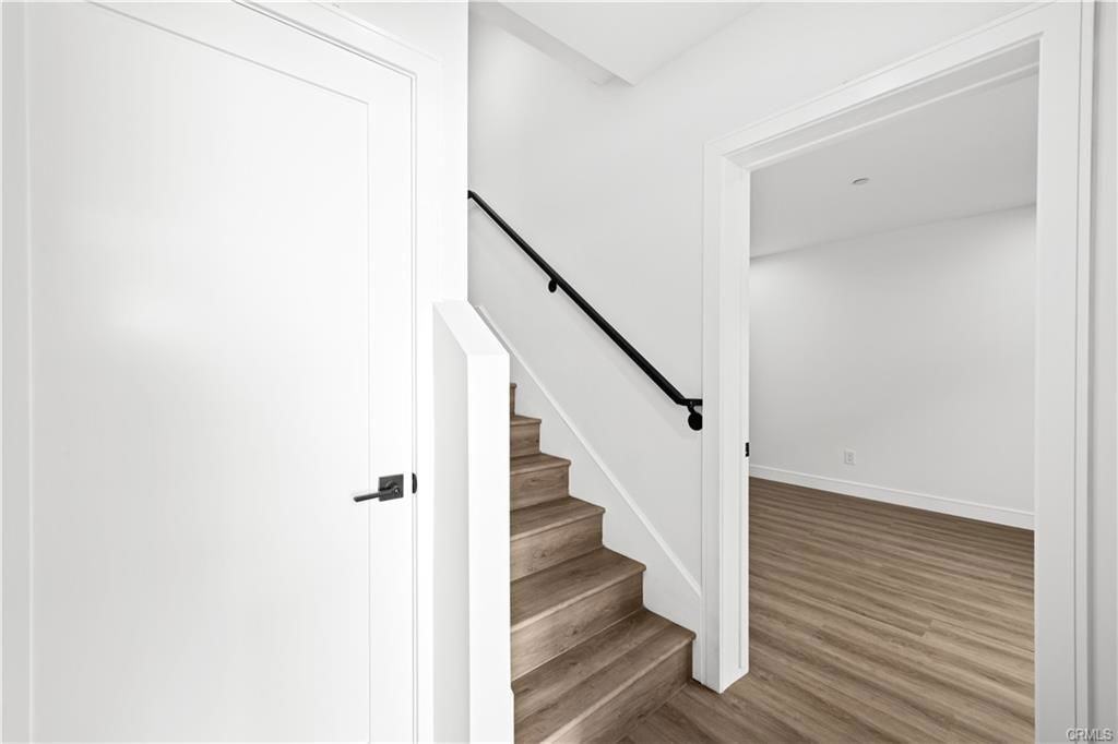 6704 1/2 Kester Ave - Photo 2 of 8