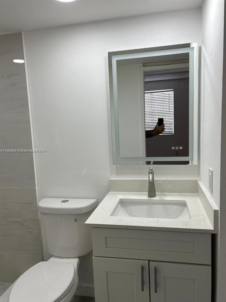 6045 Nw 186th St #303