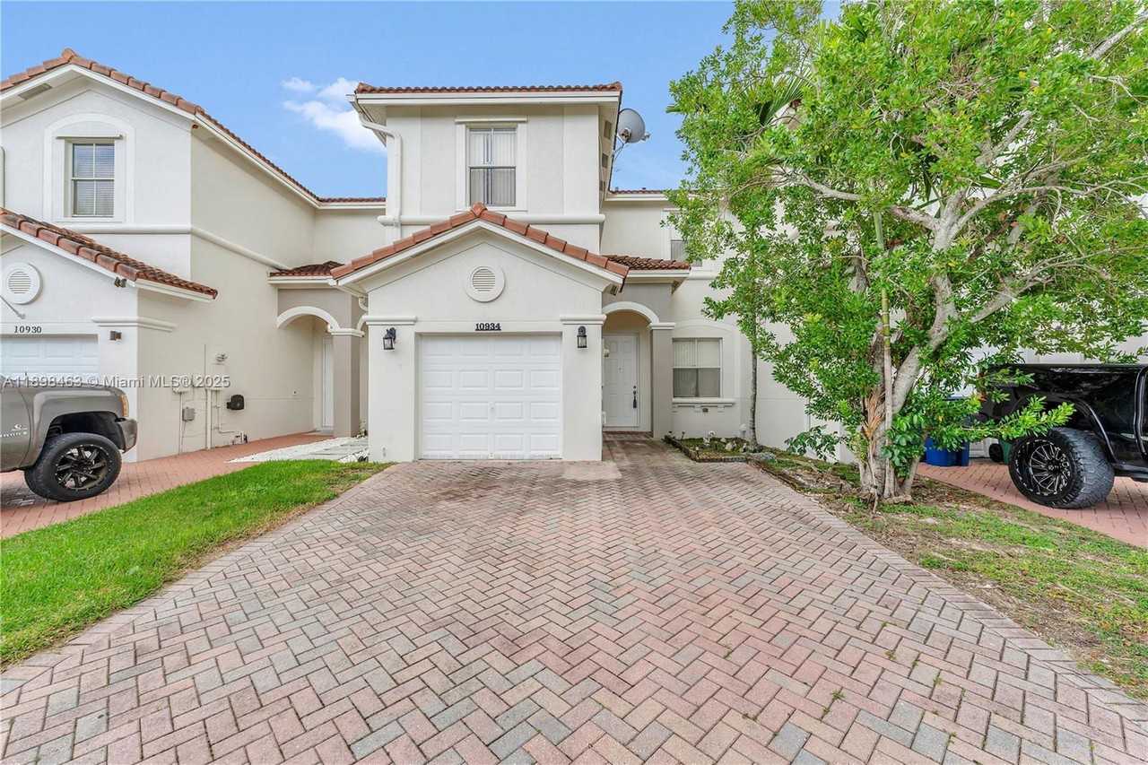 10934 Sw 247th Ter #10934 - Photo 2 of 8