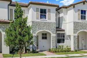 featured image of 2748 Se 26th Ave #2748