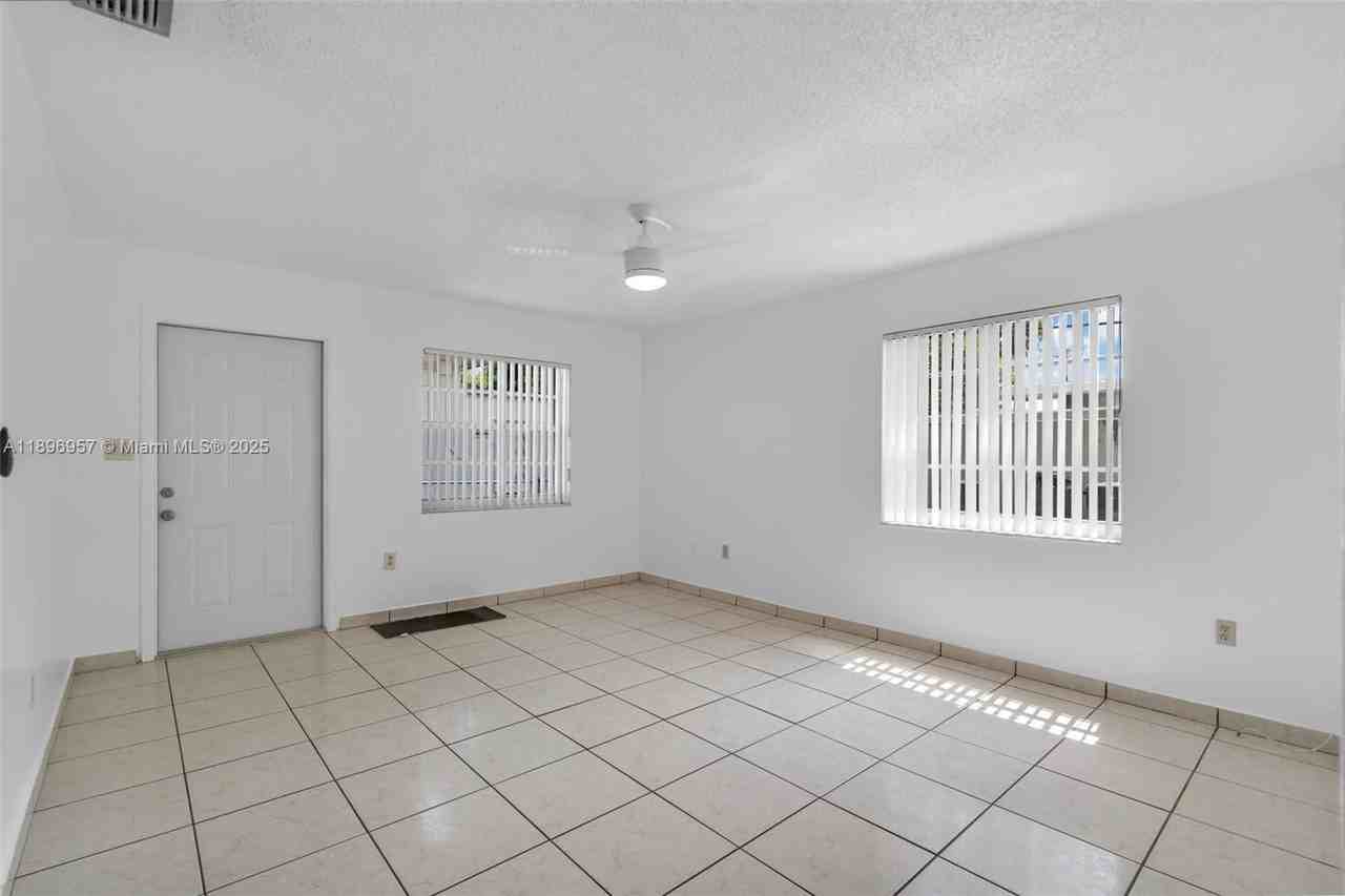 4776 E 10th Ave #4778 - Photo 5 of 8