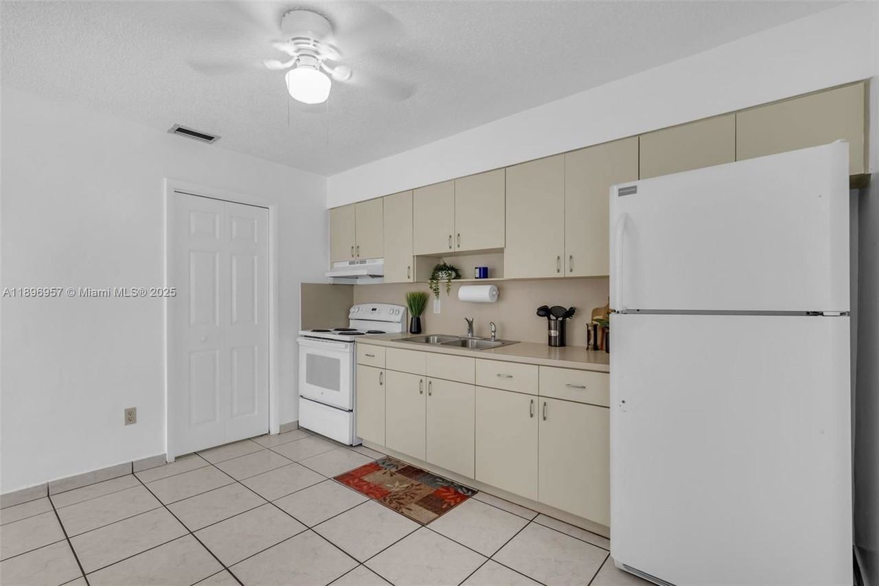 4776 E 10th Ave #4778 - Photo 7 of 8