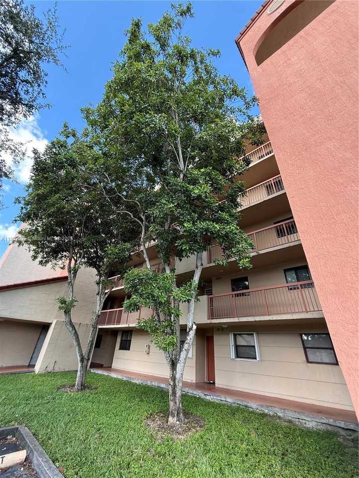 10253 Nw 9th Street Cir #406-6 - Photo 5 of 8