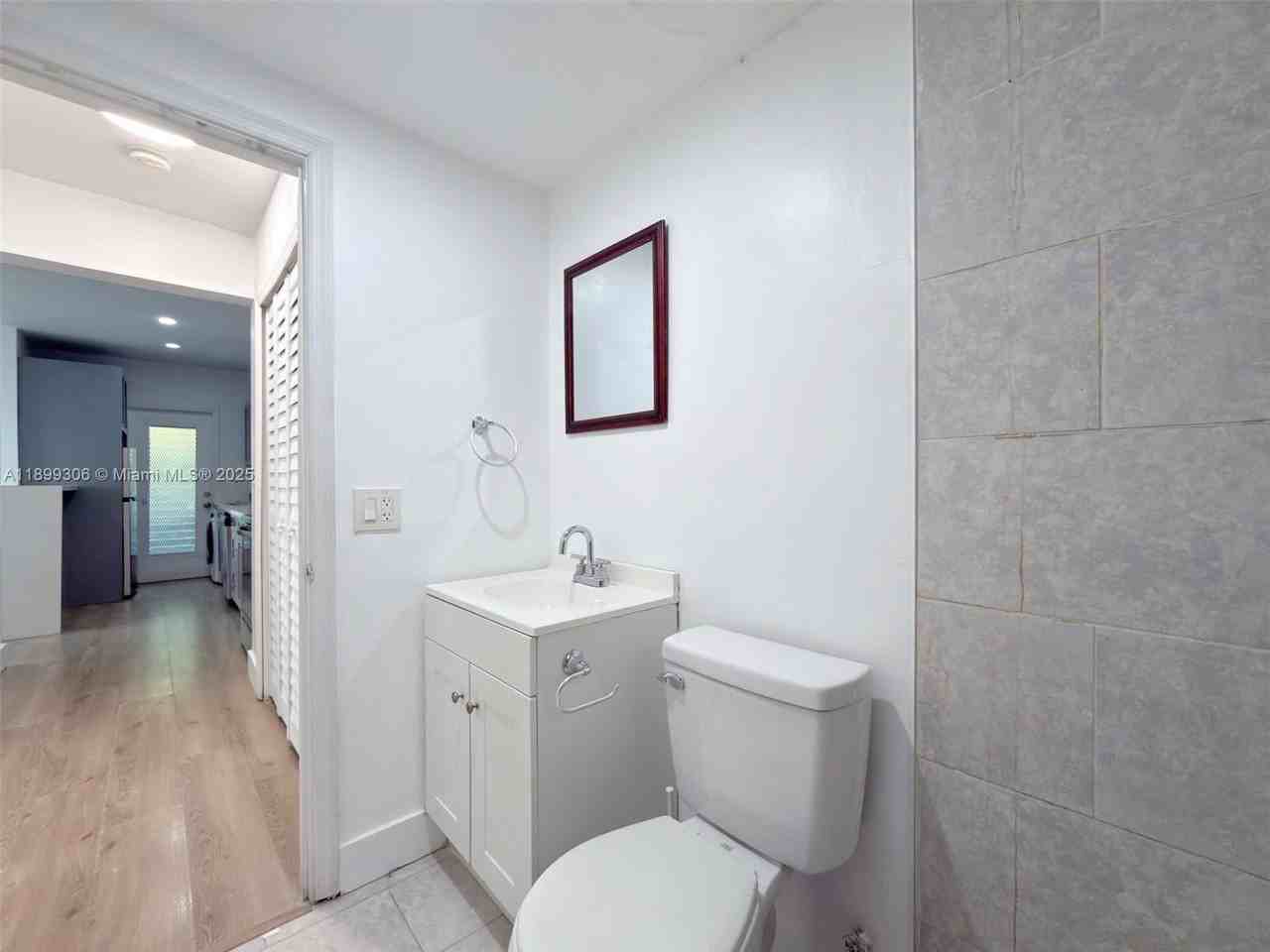 544 Michigan Ave #7 - Photo 5 of 8