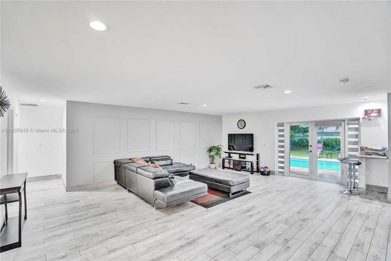 17000 Northwest 18th Avenue - Photo 3 of 26