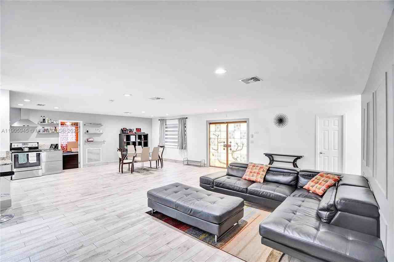 17000 Northwest 18th Avenue - Photo 4 of 26