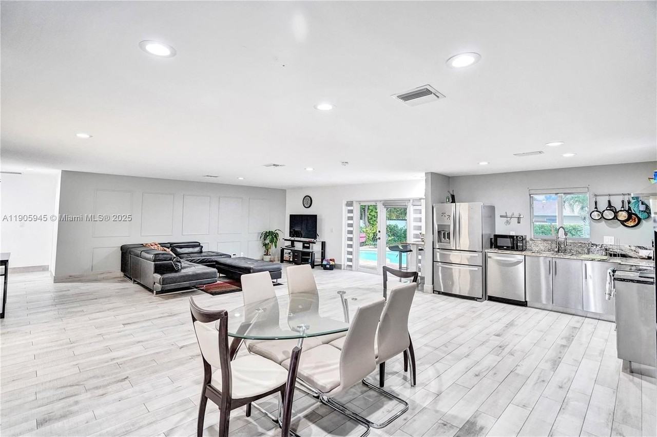 17000 Northwest 18th Avenue - Photo 6 of 26