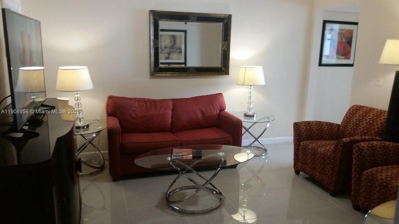 1719 Lincoln St - Photo 3 of 14