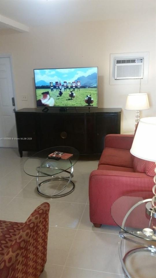 1719 Lincoln St - Photo 4 of 14