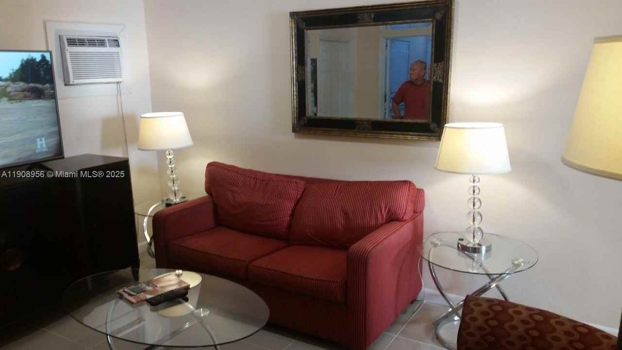 1719 Lincoln St - Photo 6 of 14